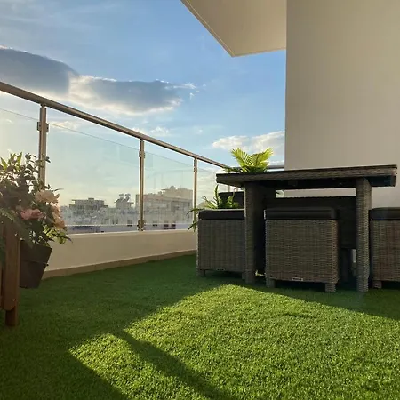 Gorgeous 1 Bedroom Close To Town Centre *