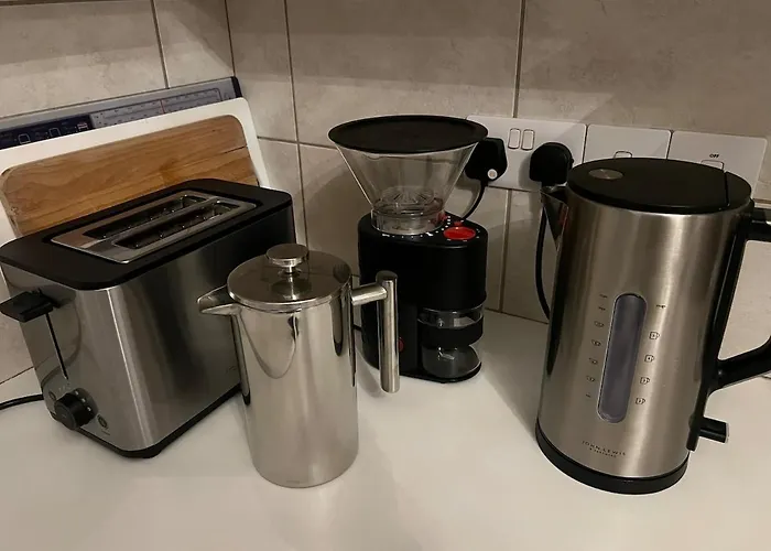 Gorgeous 1 Bedroom Close To Town Centre