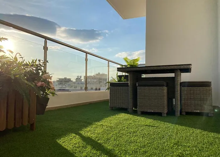 Gorgeous 1 Bedroom Close To Town Centre *